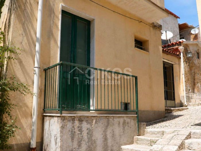Casa quadrilocale in vendita in RONCO TELLARO, Centro, Noto