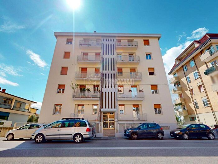 Appartamento trilocale in vendita in Via Giovanni Giolitti, Pantano, Pesaro
