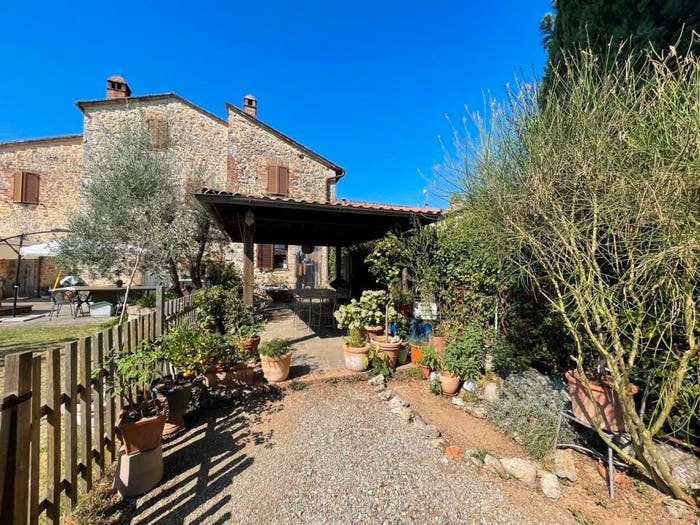 Appartamento trilocale in vendita in Strada del Pian del Lago, Monteriggioni