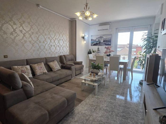 Appartamento con 5 locali in vendita in Piazza Martiri della Libertà, Centro, Caerano di San Marco