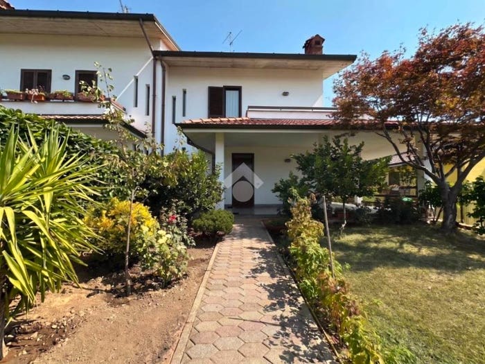 Casa quadrilocale in vendita in Via Antonio Gramsci, Grezzago