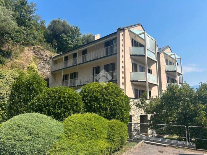 Appartamento bilocale in vendita in Via San Pietro, Centro, Tavernola Bergamasca