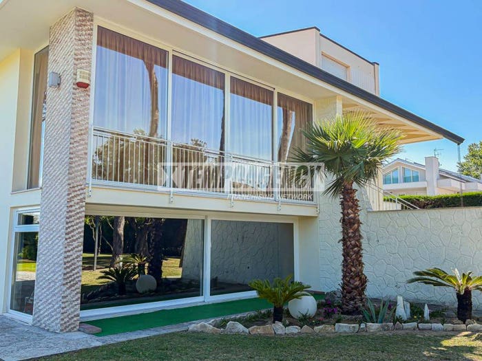 Casa con 6 locali in vendita in Via Pinarella, Centro, Cervia