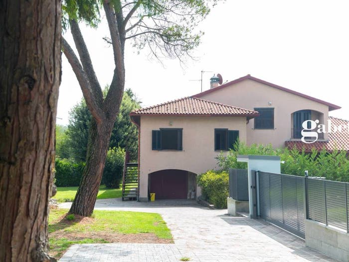 Casa quadrilocale in vendita in Via San Vincenzo, Centro, Merate