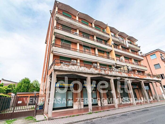 Appartamento trilocale in vendita in Via Cavour, Centro, Sant'Angelo Lodigiano