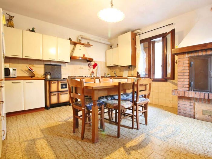 Casa con 6 locali in vendita in Via Luigi Sani, Centro, Gambellara