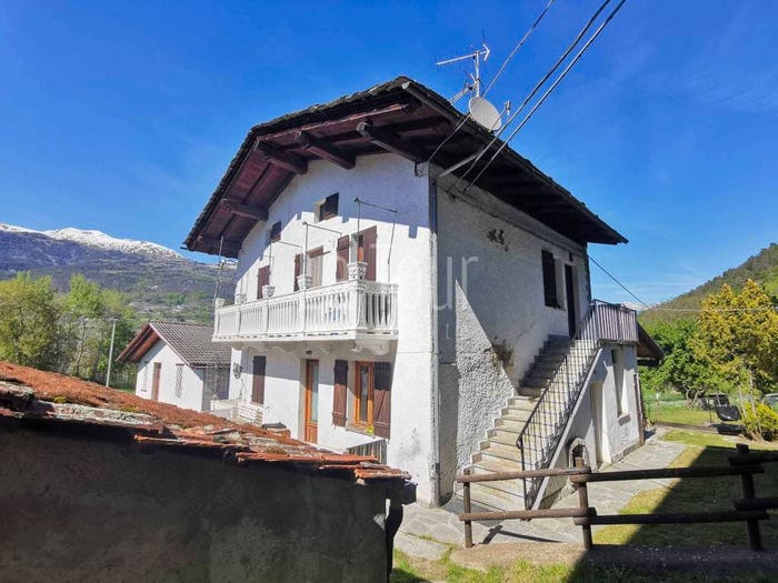 Casa con 6 locali in vendita in Frazione Champlong Vaillon, Villeneuve
