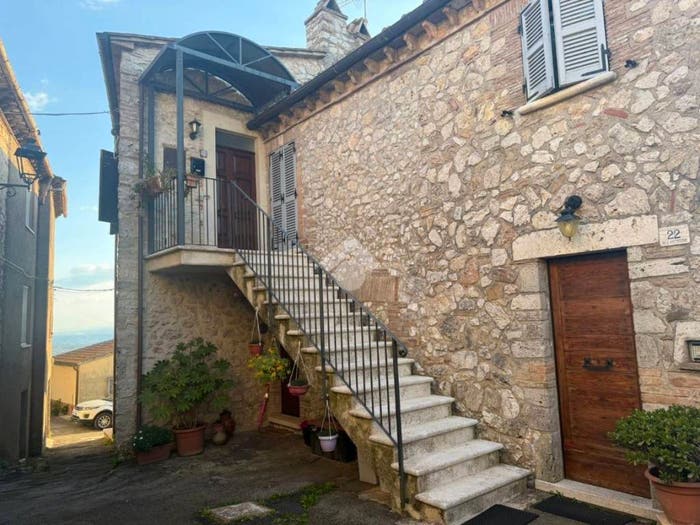 Appartamento trilocale in vendita in VICO DEL MOLINO, Porchiano, Amelia