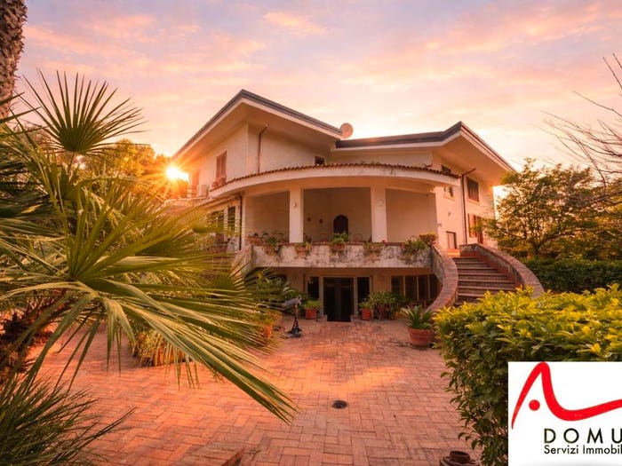 Casa con 6 locali in vendita in Via Sebastiano Bavetta, Lanza di Scalea Olimpo, Palermo