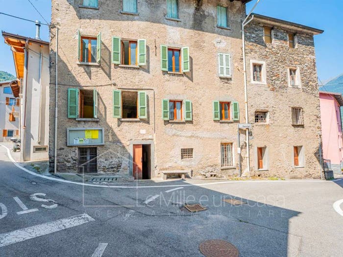 Casa con 6 locali in vendita in Via Don Cusini, Centro, Talamona
