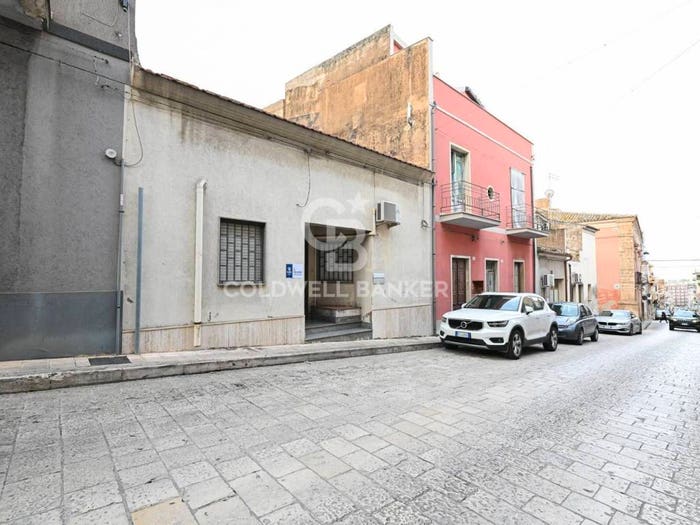 Casa quadrilocale in vendita in VIA GENERALE AMATO, Centro, Comiso