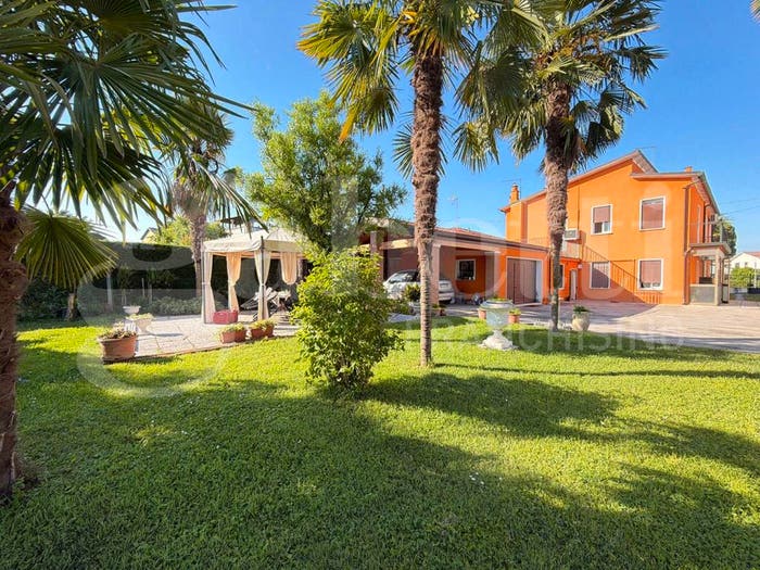 Casa con 6 locali in vendita in Piove di Sacco