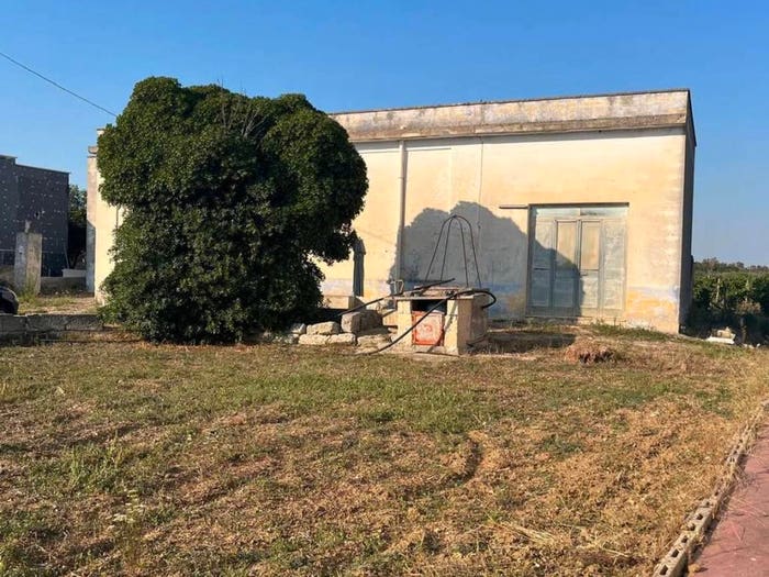 Casa con 6 locali in vendita in Via Collepasso SNC, Cutrofiano
