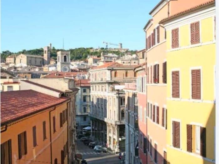 Appartamento quadrilocale in vendita in VIA CIALDINI, Capodimonte, Ancona