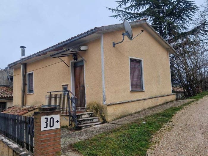 Casa trilocale in vendita in Vocabolo Casaluna, Nocera Umbra