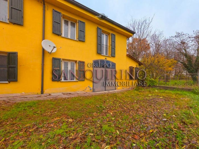 Casa trilocale in vendita in Strada Borgazzo, Centro, Novellara