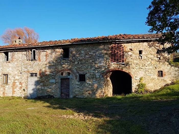 Casa con 6 locali in vendita in Serravalle Pistoiese