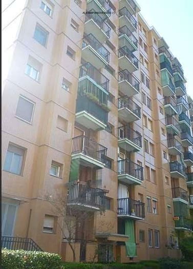 Appartamento trilocale in vendita in Via Eugenio Curiel, Corsico