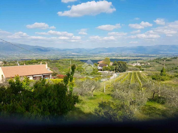 Casa con 5 locali in vendita in loc collemancio, Cannara