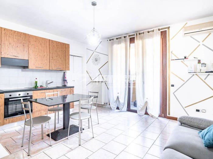 Appartamento trilocale in vendita in Via G Guareschi, Centro, Caronno Pertusella