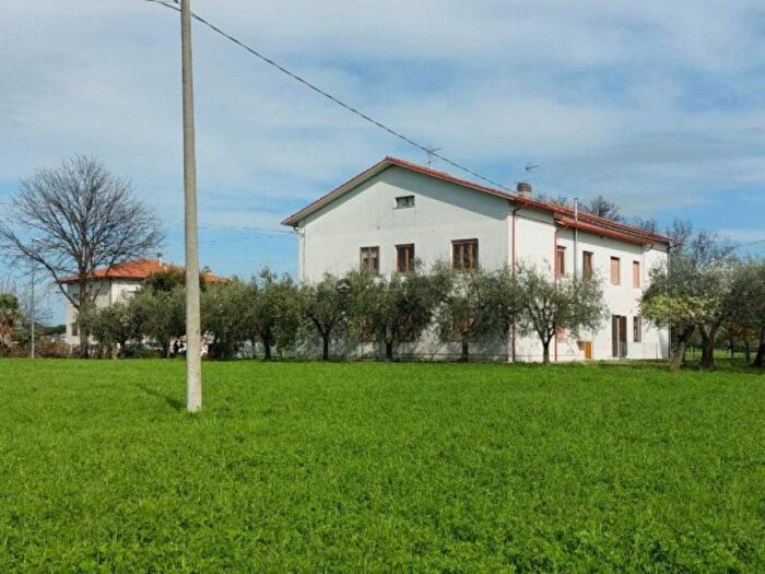 Casa quadrilocale in vendita in località Bellocchi, Rosciano, Fano