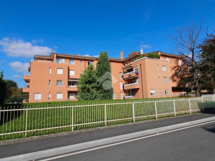 Appartamento trilocale in vendita in Via C Golgi, Bernate La Ca', Arcore