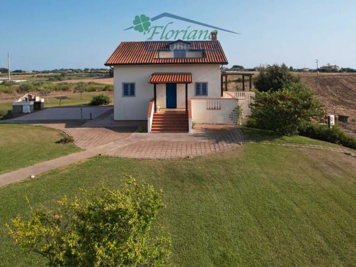Casa con 6 locali in vendita in Strada Tavolaro, Montalto di Castro