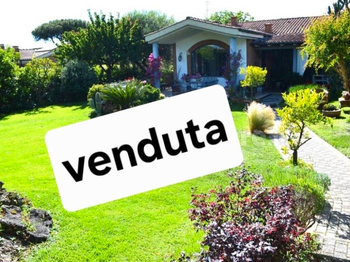 Casa con 6 locali in vendita in Via Amleto Novelli, Vallerano, Roma