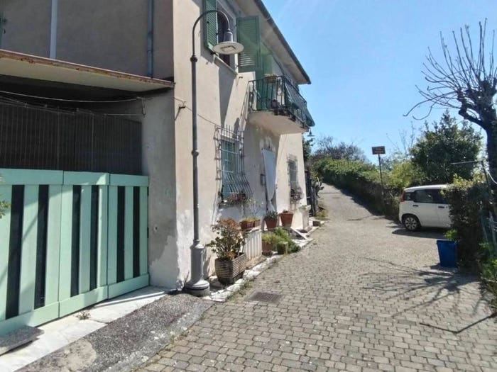 Appartamento quadrilocale in vendita in Via Rocca, Centro, Massa