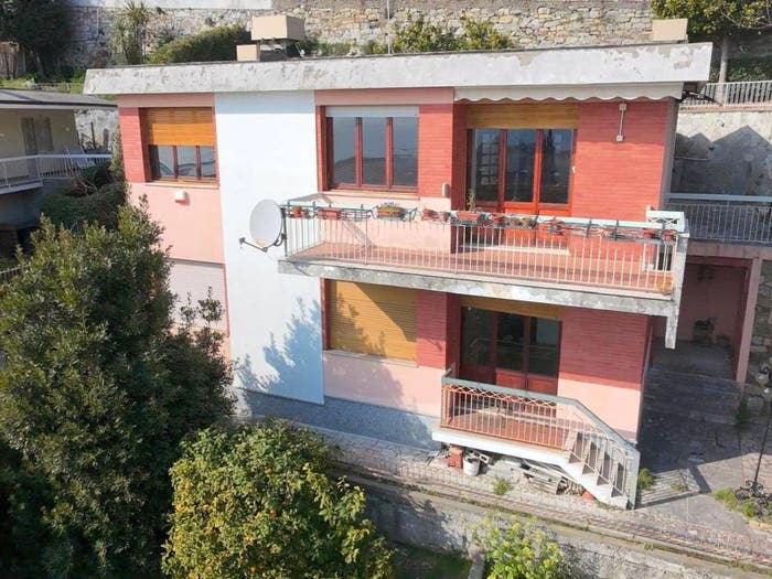 Appartamento trilocale in vendita in Via Domenico Chiodo, Castelletto, Genova