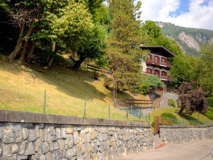 Casa con 5 locali in vendita in Via Roncaiolo, Centro, Ballabio