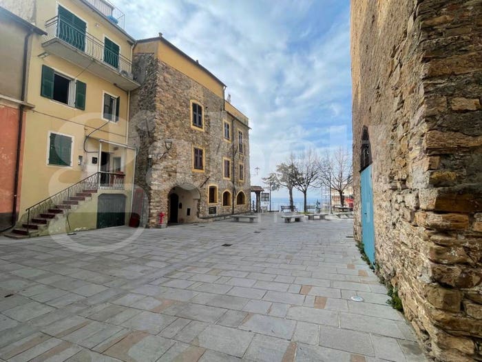 Casa con 5 locali in vendita in Piazza Vittorio Emanuele, Centro, Costarainera