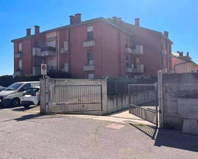 Appartamento trilocale in vendita in Via dei Livelli, Centro, Caselle Lurani
