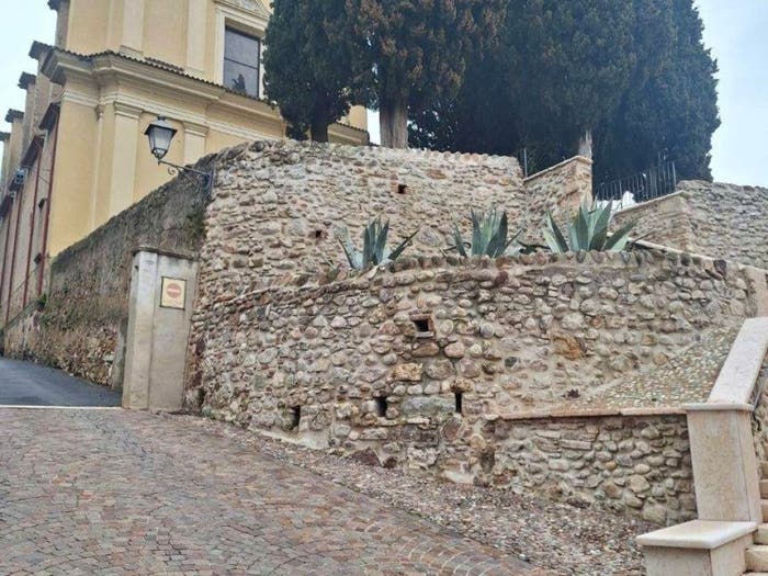 Casa con 6 locali in vendita in Via Castello, Centro, Lazise