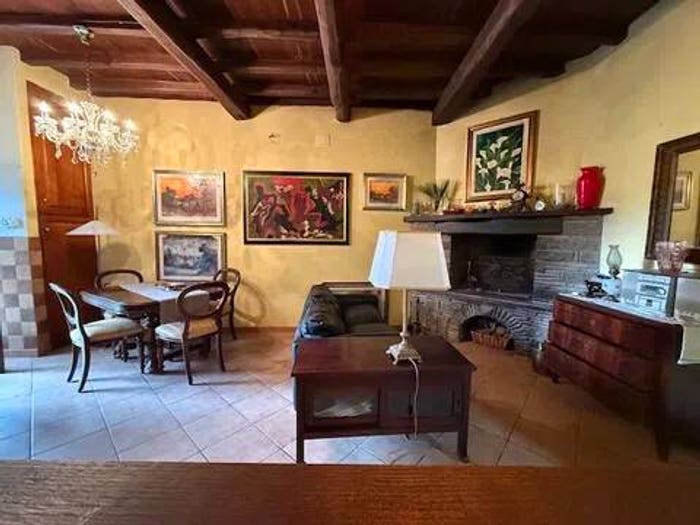 Appartamento quadrilocale in vendita in Vicolo Del Ponticello, Centro, Capranica