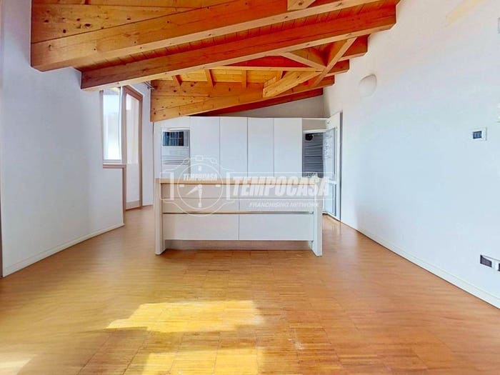 Appartamento trilocale in vendita in Via Adro, Capriolo