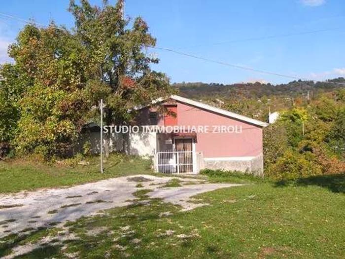 Casa trilocale in vendita in Montenero Val Cocchiara
