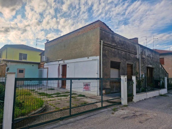 Casa con 6 locali in vendita in Via T Tasso, Voghenza, Voghiera