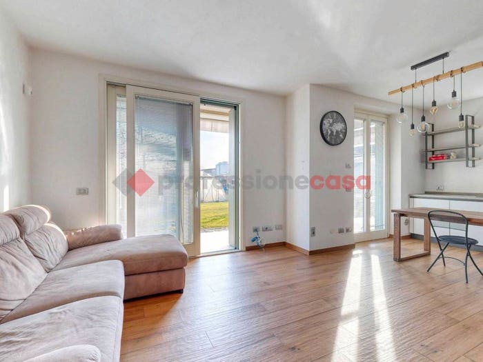 Casa con 5 locali in vendita in Via Torino, Gessate