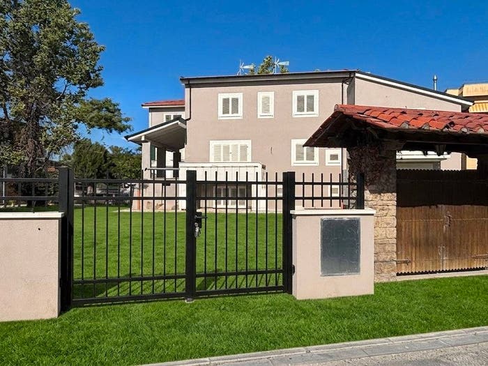 Casa con 6 locali in vendita in Viale Comasco Comaschi, Centro, Cascina