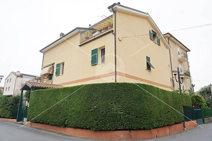 Appartamento trilocale in vendita in Borghetto Santo Spirito