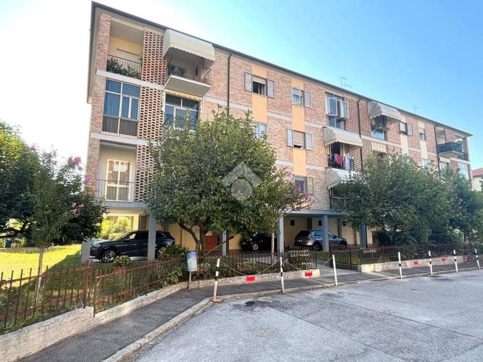 Appartamento quadrilocale in vendita in Quartiere Venticinque Aprile, Centro, Bassano del Grappa