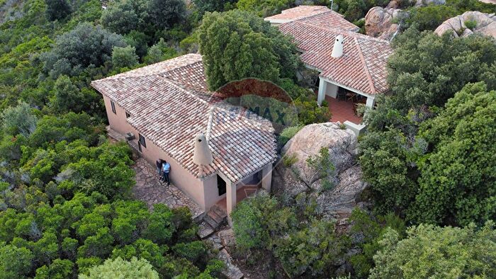 Casa quadrilocale in vendita in Trinità d'Agultu e Vignola