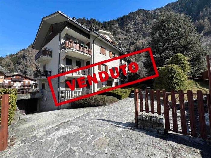 Appartamento trilocale in vendita in Via Del Crotto, Centro, Campodolcino