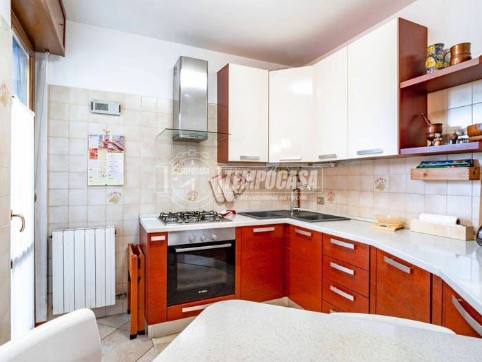Appartamento trilocale in vendita in Via OBERDAN, Centro, Caronno Pertusella