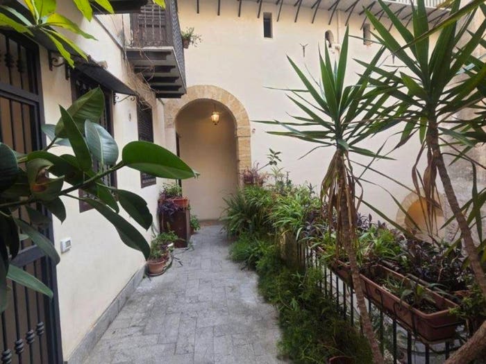 Appartamento quadrilocale in vendita in Via Ruggero Mastrangelo, Kalsa, Palermo