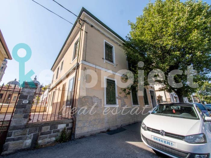 Appartamento con 6 locali in vendita in Via Alessandro Manzoni, Santa Croce, Padova