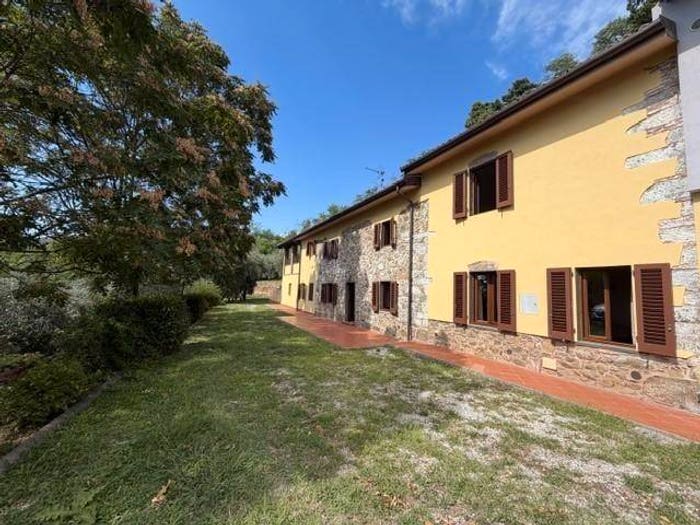 Casa con 6 locali in vendita in Massa e Cozzile