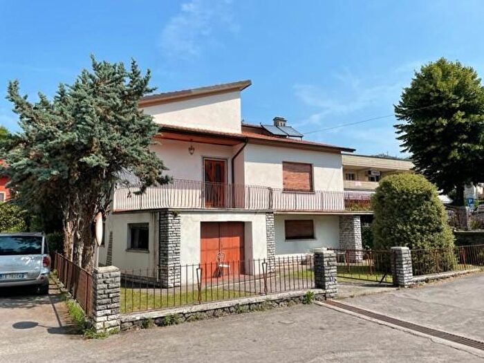 Casa con 7 locali in vendita in Barga