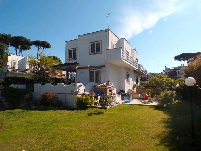 Casa con 5 locali in vendita in Viale del Pesco, Villaggio Giornalisti Poggio, Anzio